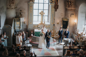 bröllop västerås, skerike kyrka, bröllop 2022 västmanland, bröllopsfotograf sverige rebecka thorell photography