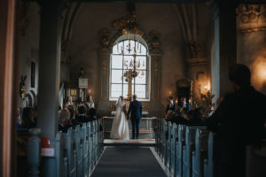 bröllop västerås, skerike kyrka, bröllop 2022 västmanland, bröllopsfotograf sverige rebecka thorell photography
