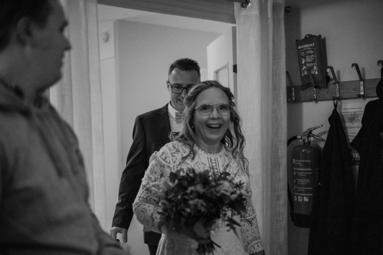 bröllopsfotograf enköping, bröllop uppland, bröllop 2021, utomhusbröllop, rebecka thorell photo
