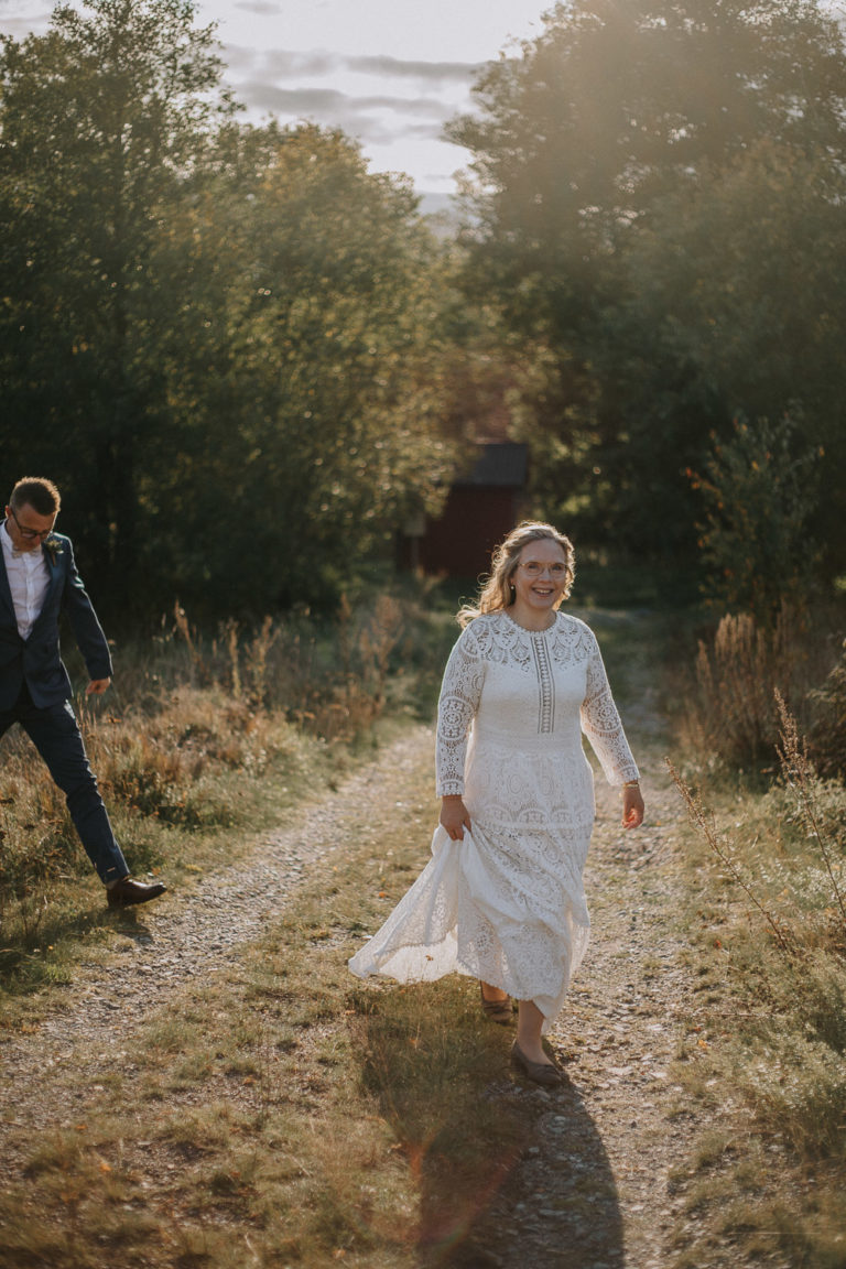 bröllopsfotograf uppland, bröllop 2019, bröllop 2021, bröllop utomhus, jordnära bröllopsfotograf, avslappnat bröllop, microwedding sweden
