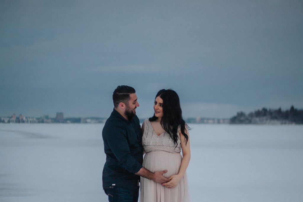 gravidfotografering, pregnancyshoot sweden, motherhood sweden, swedish winter, pregancyshoot winter, gravidfotografering vinter, gravidfotograf västerås