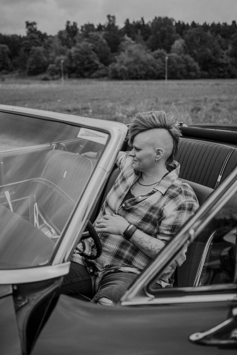 12_gravidfotografering, raggarbil, enköping, samkönat